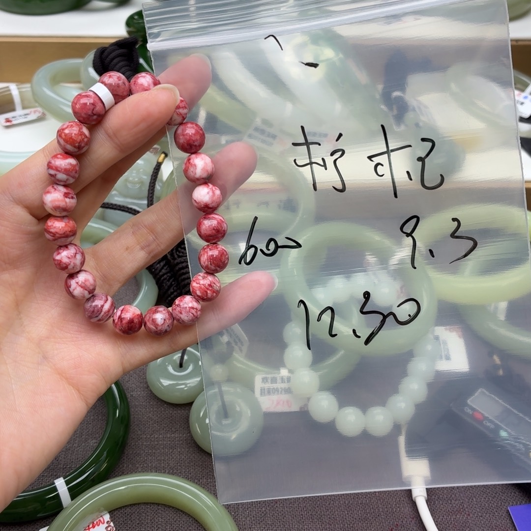 柠***。和田玉未镶嵌手镯