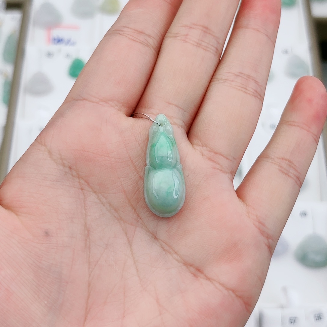 翡翠颈饰未镶嵌葫芦