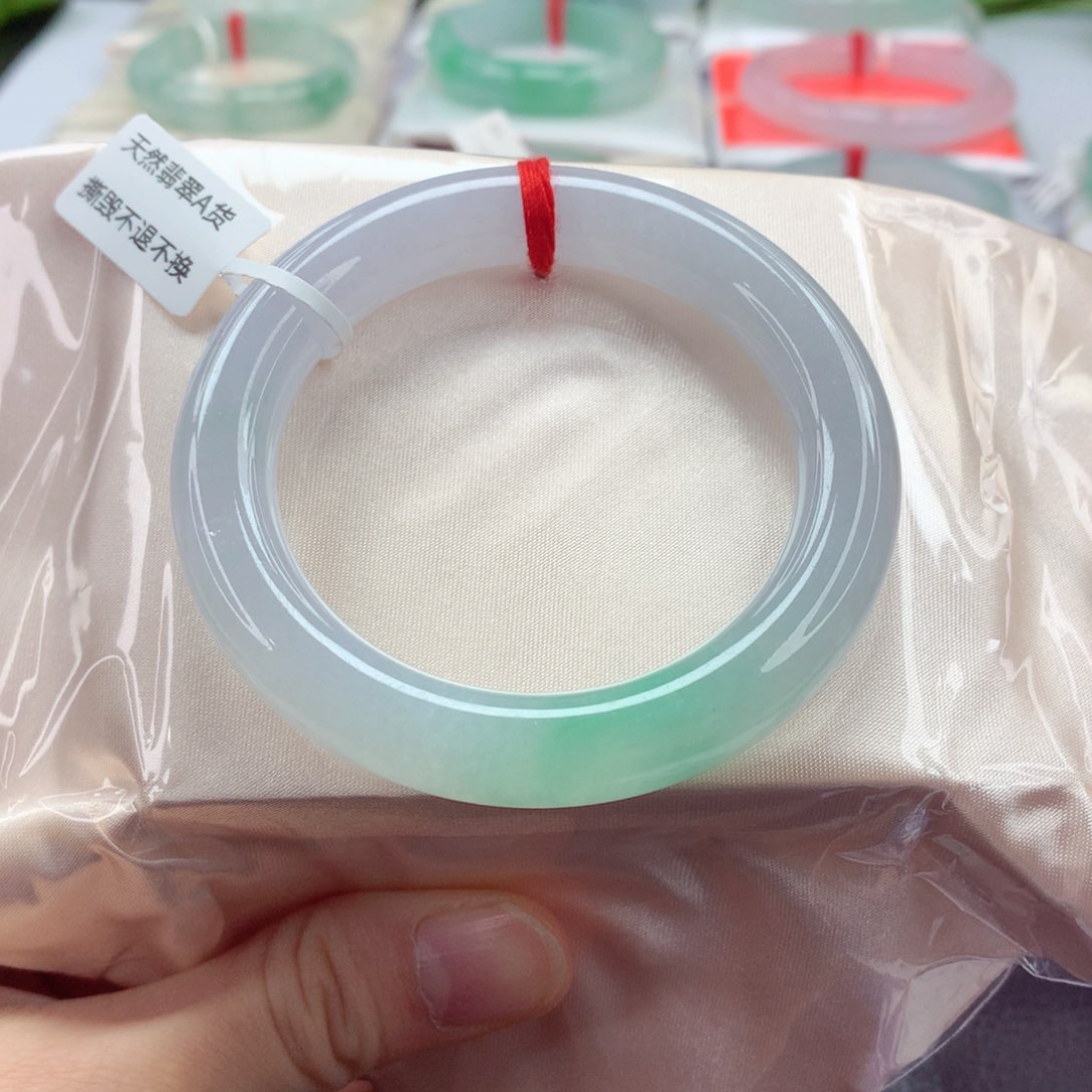 翡翠手镯（圆镯）未镶嵌 52.5 温婉大气 小小