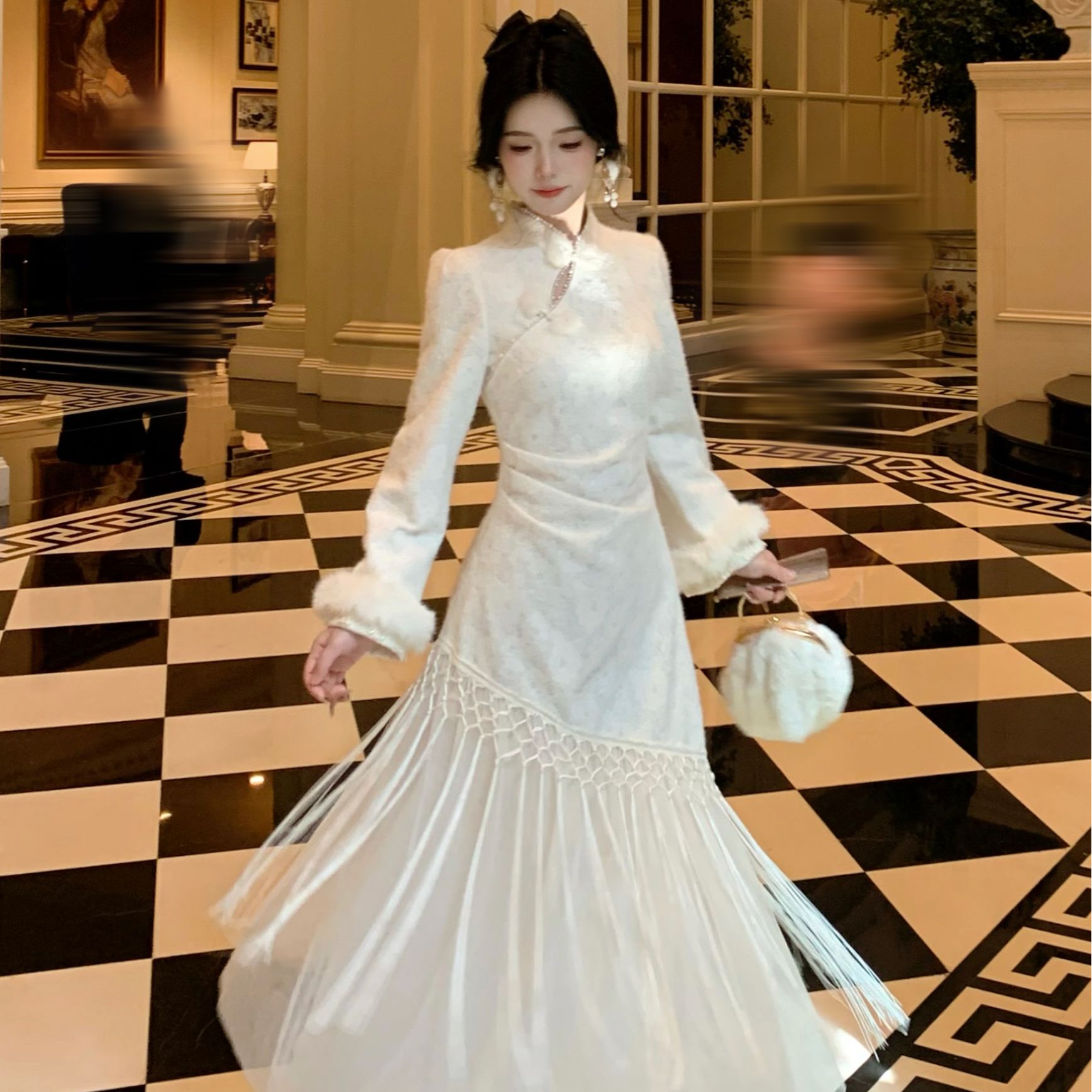 Blovelan暖玉浮光 新中式立领盘扣毛毛袖口绝美流苏裙摆旗袍