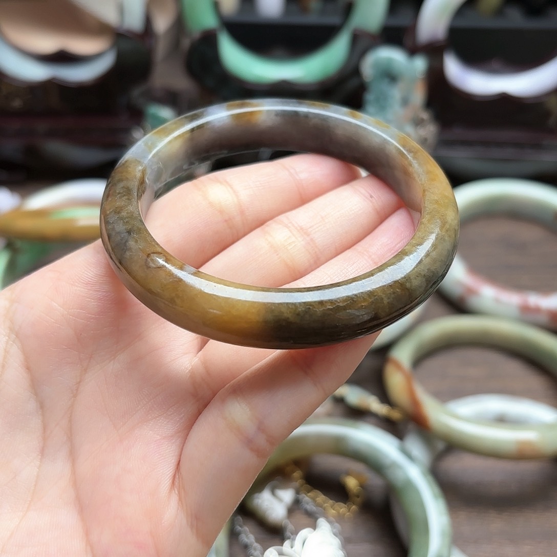 翡翠手镯未镶嵌黄乌鸡翡翠手镯