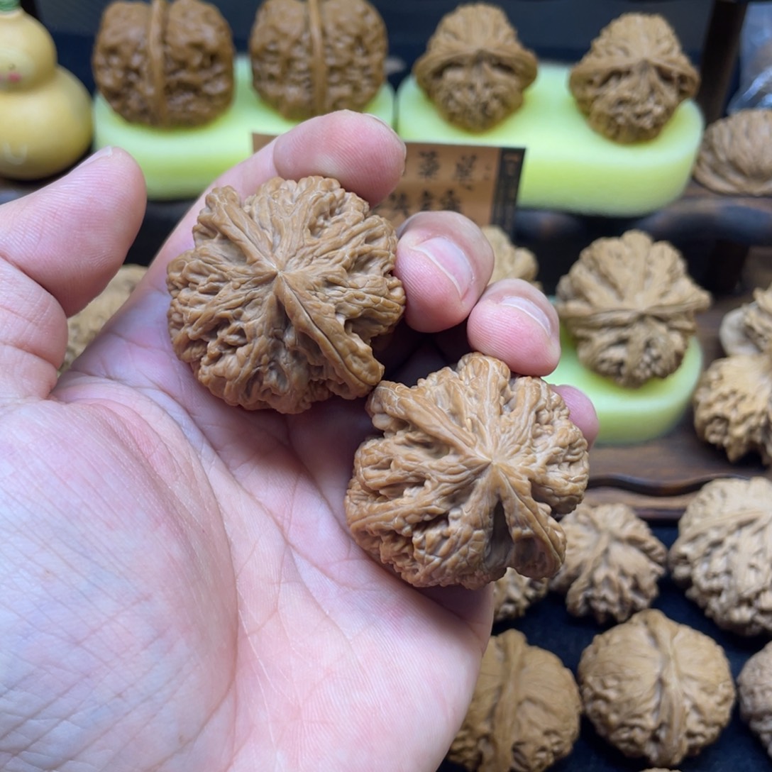 文玩核桃吊坠粗筋