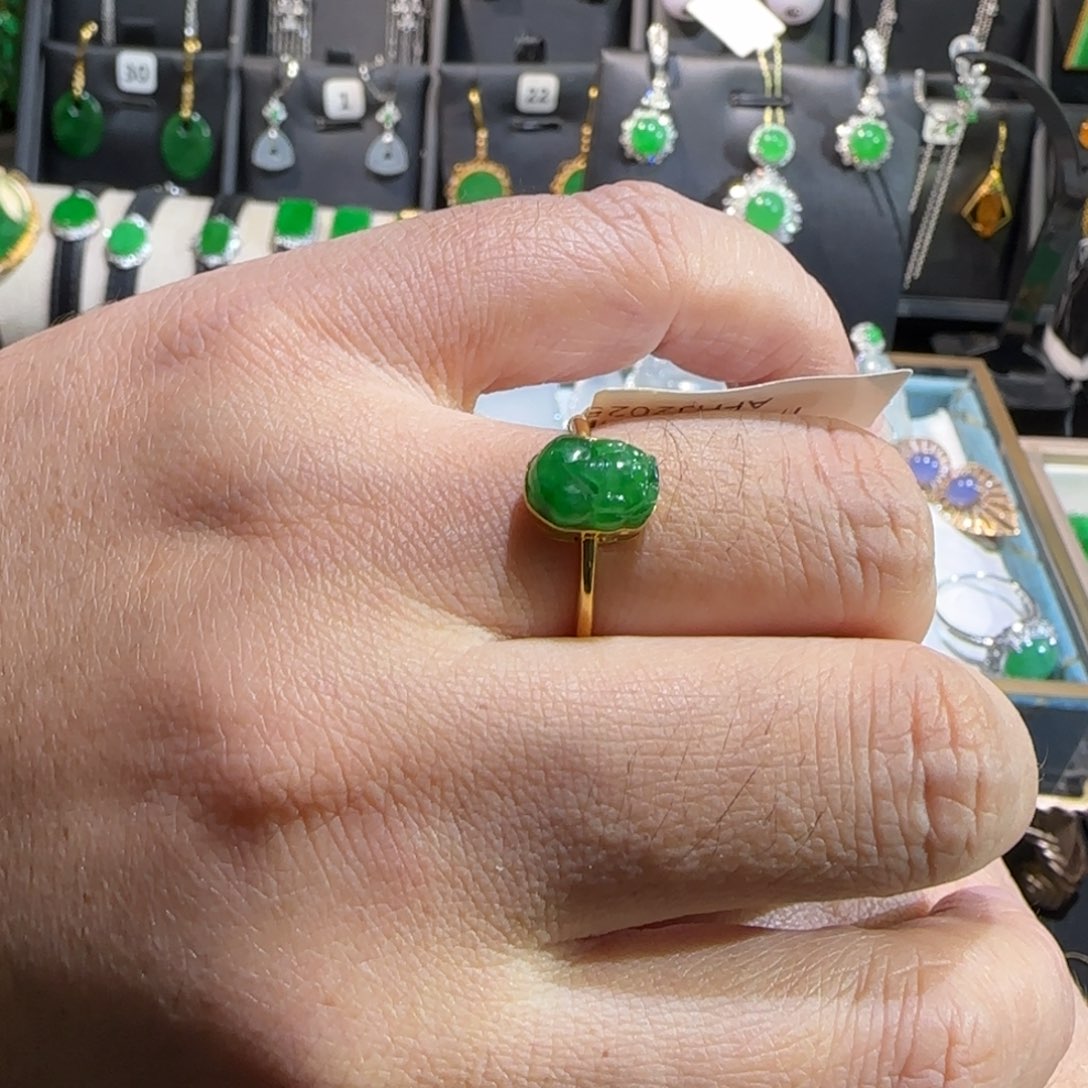 翡翠18K金镶嵌颈饰戒指