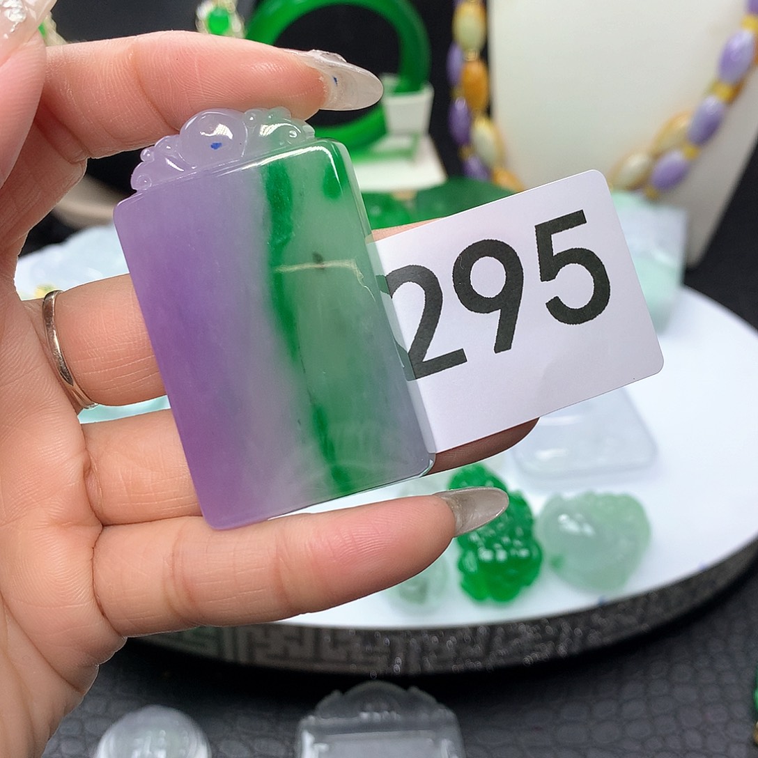 翡翠吊坠(赠链)未镶嵌