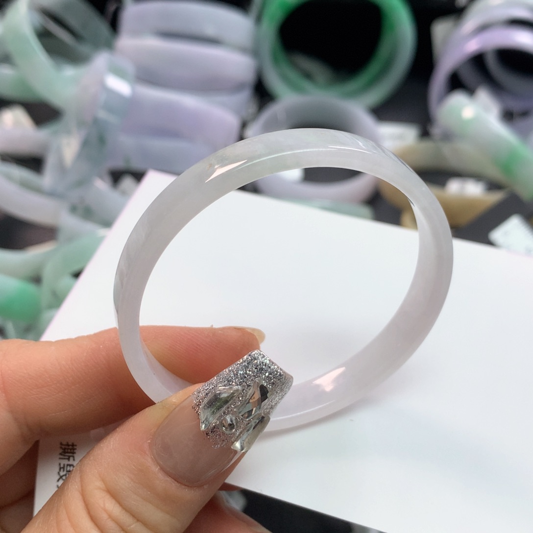 翡翠手镯未镶嵌卡镯