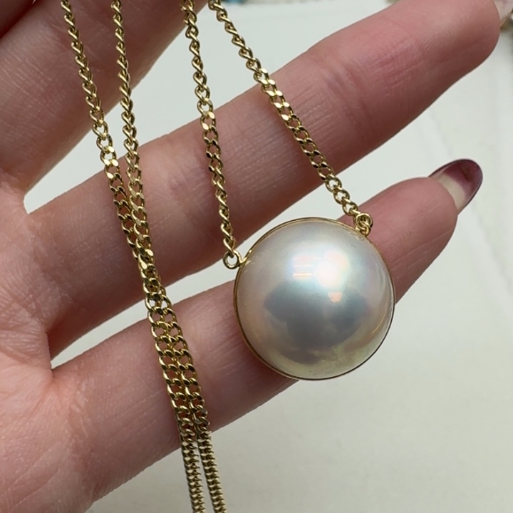 拼合珍珠（马贝珠）颈饰18K金镶嵌