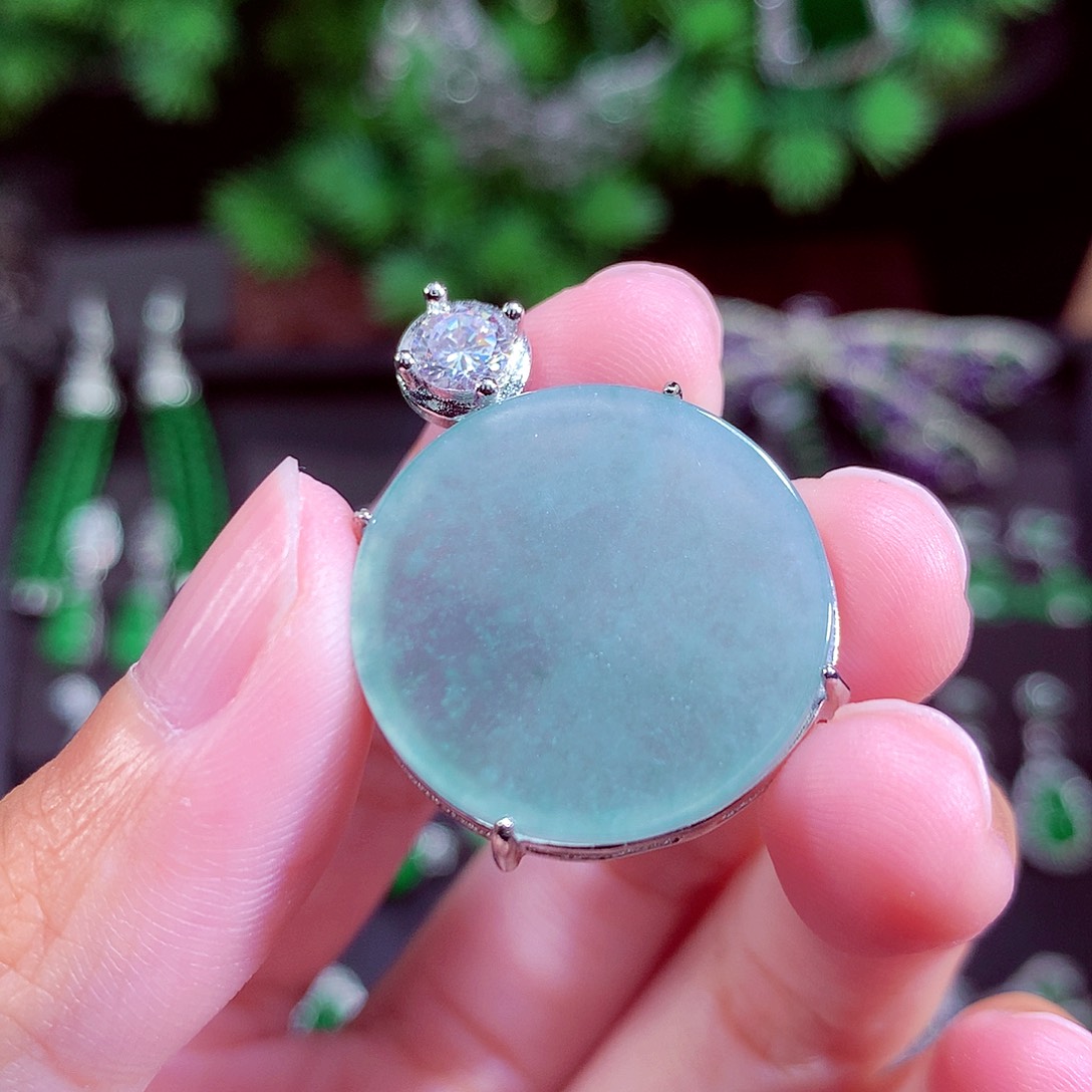 颈饰未镶嵌翡翠天然