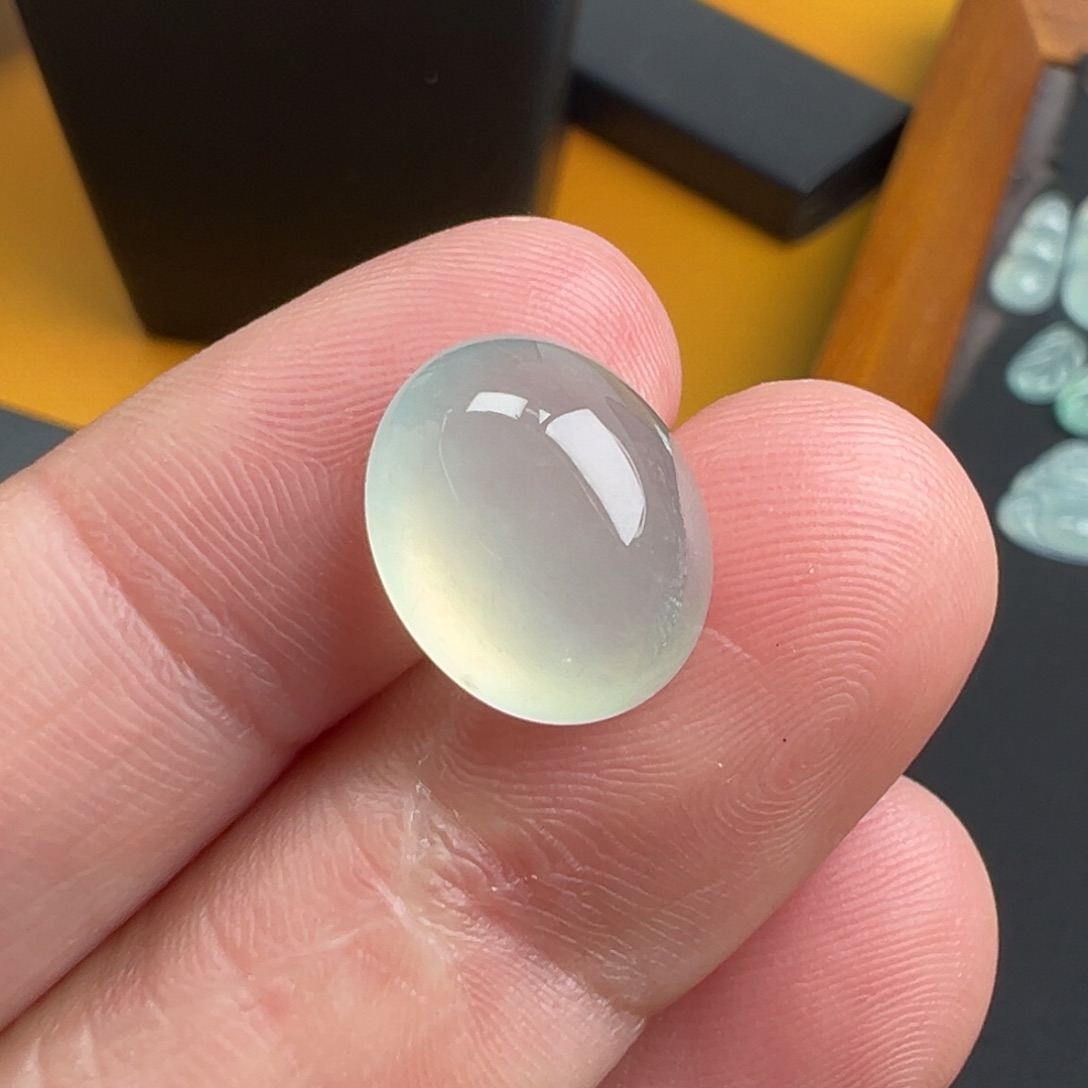 翡翠颈饰未镶嵌蛋面13.9