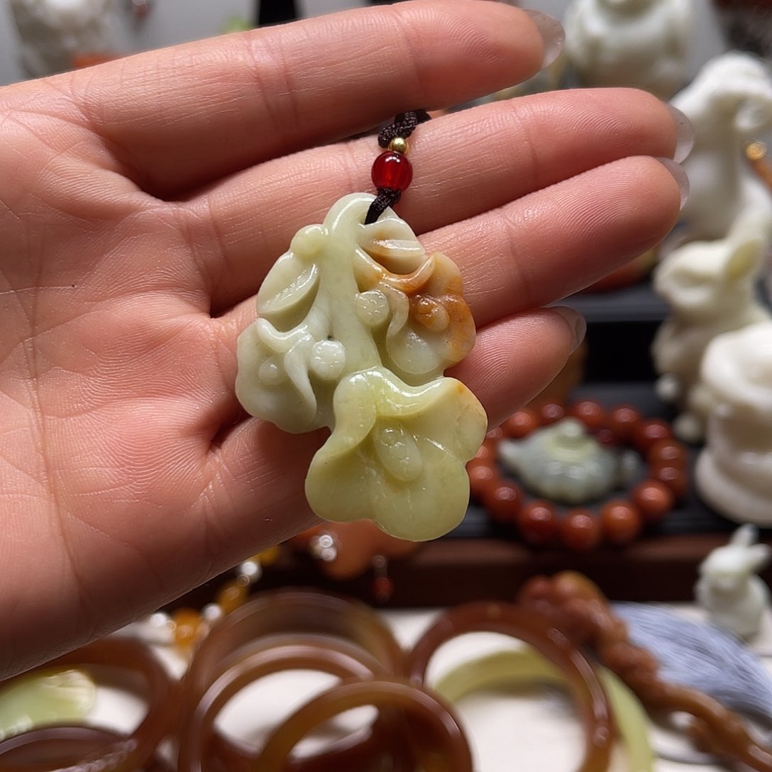 蛇纹石玉吊坠未镶嵌