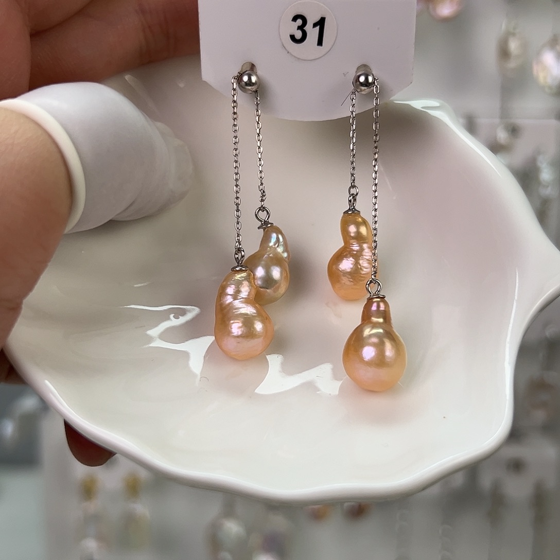 非金属巴洛克花瓣耳饰 