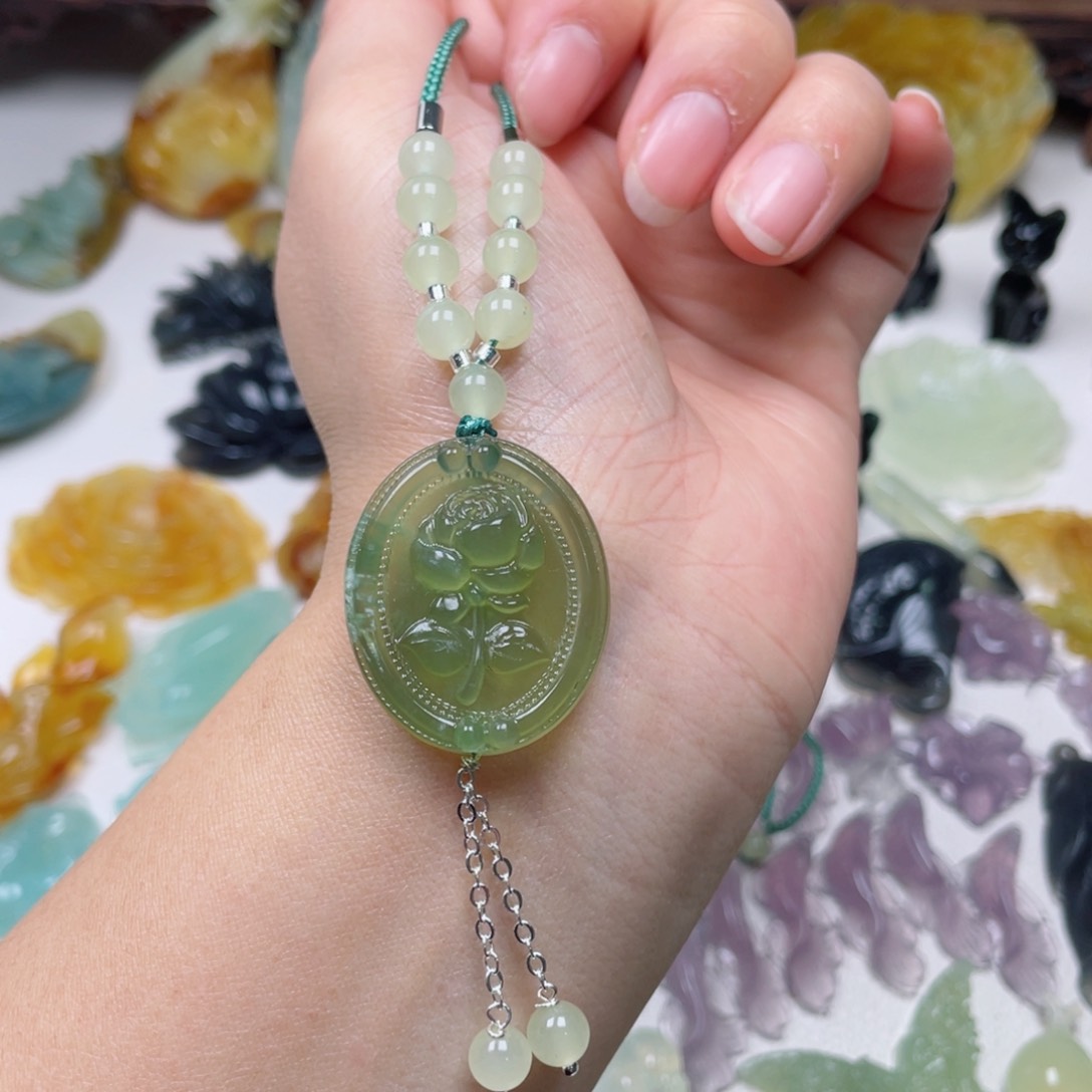 蛇纹石玉颈饰未镶嵌