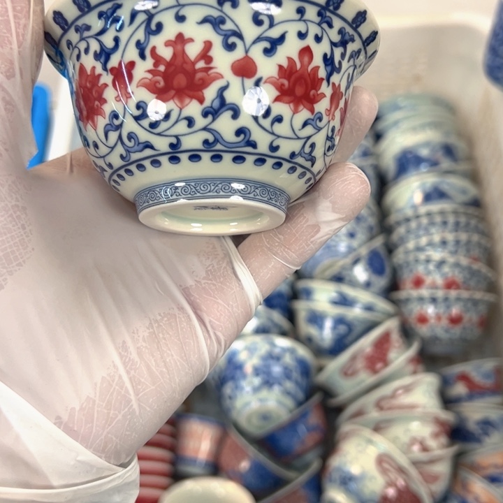 瓷片白青花釉里红缠枝莲压手杯主人杯全品