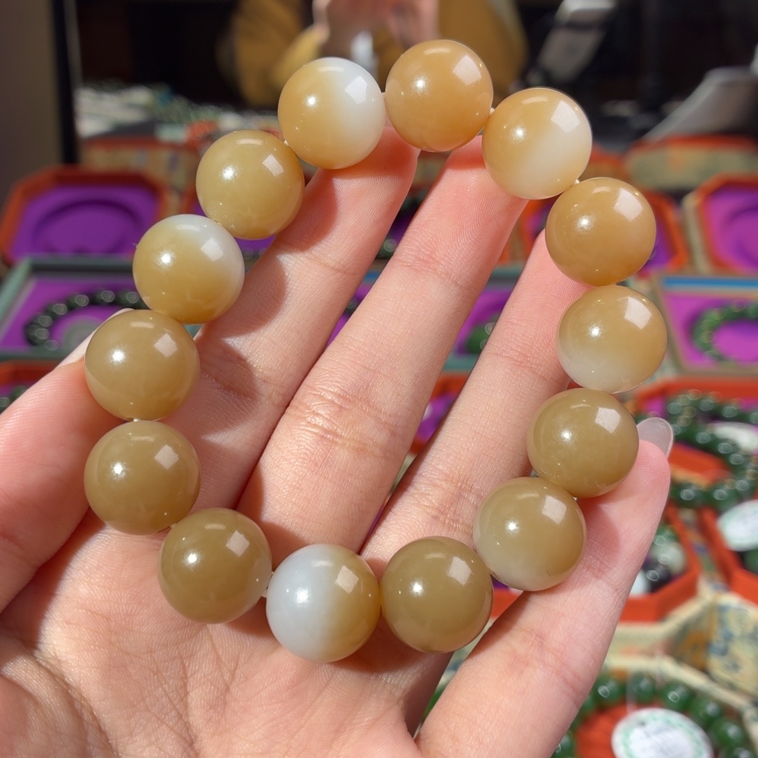 B***e和田玉（糖玉）未镶嵌手链