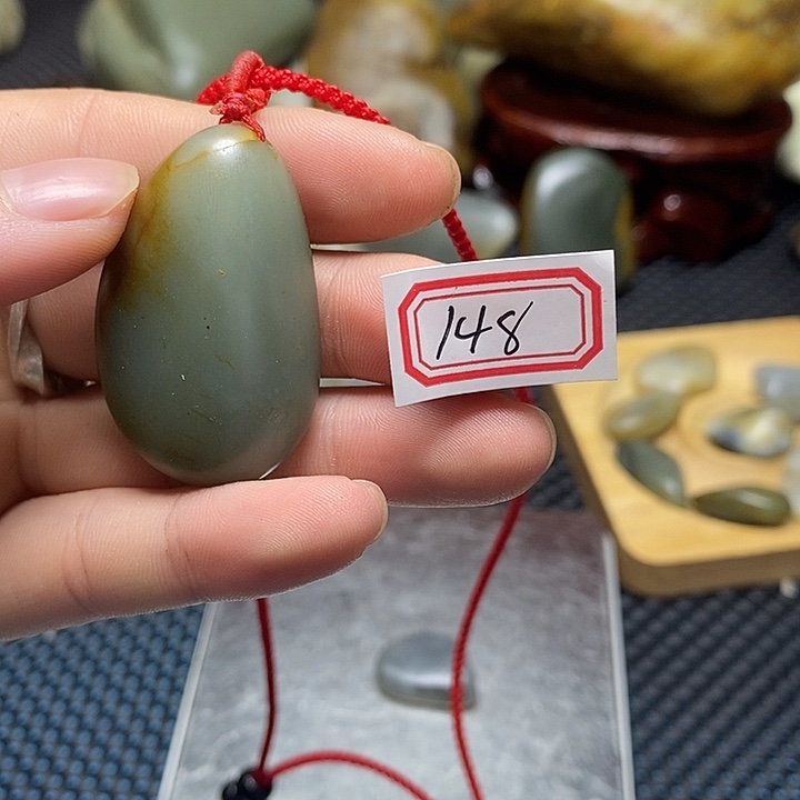 温***玉和田玉（糖玉）未镶嵌挂件148