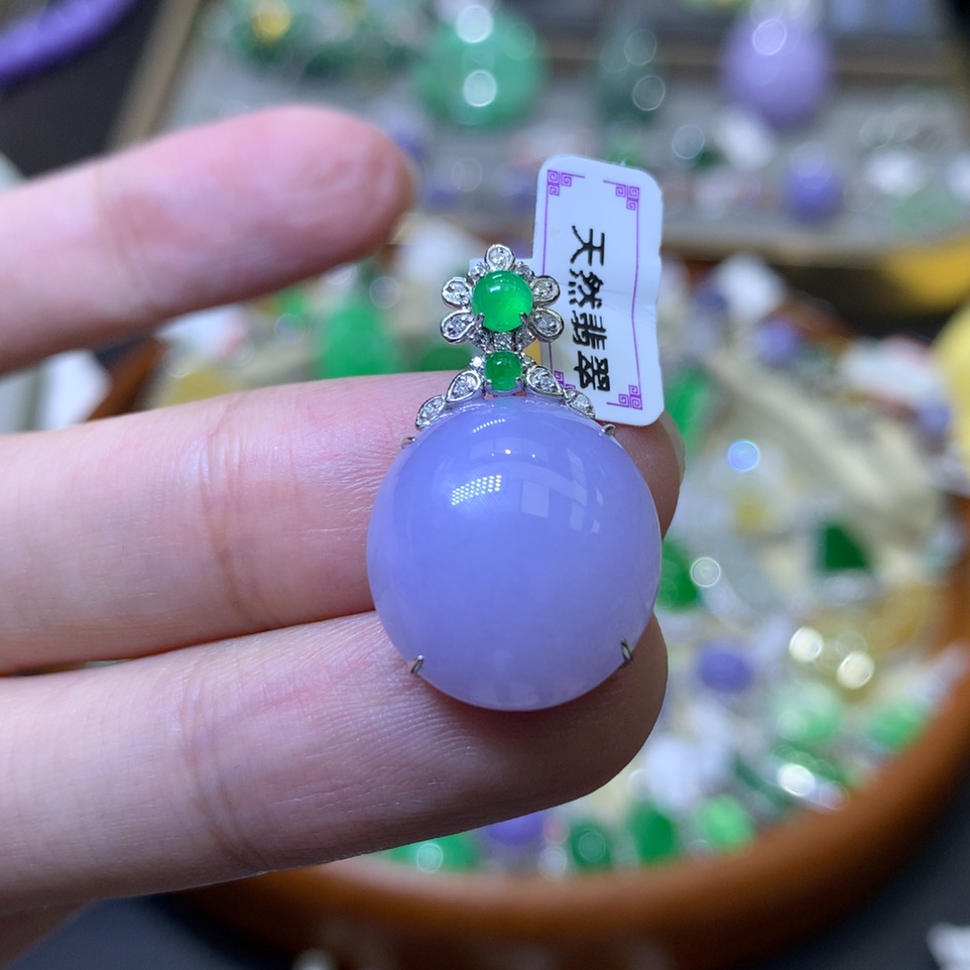 颈饰18K金镶嵌翡翠