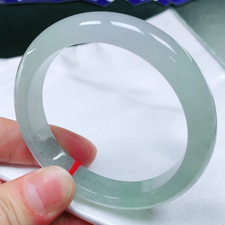 翡翠手镯未镶嵌翡翠手镯未镶嵌