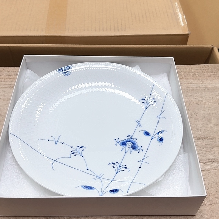 瓷片瓷器。                 