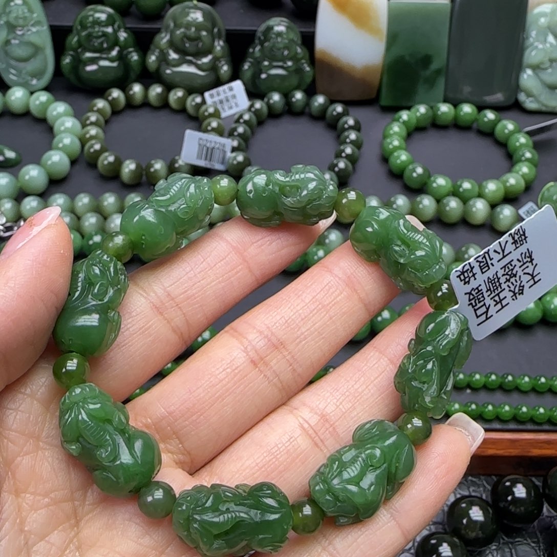 歌***和田玉未镶嵌珠宝奇石