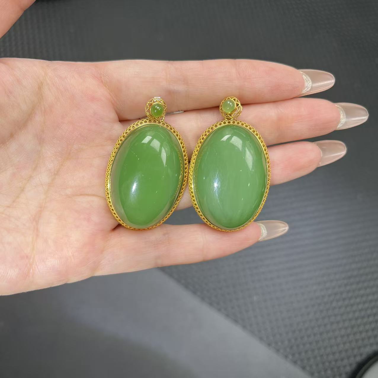  【风哥珠宝】18k镶和田玉碧玉蛋面吊坠  多样性发一 D1570