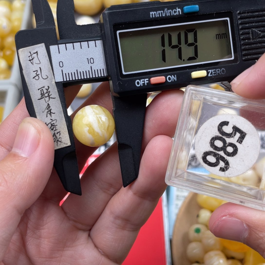 蜜蜡珠宝奇石未镶嵌