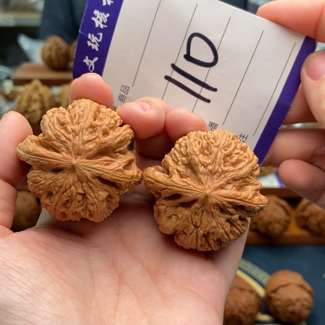 文玩核桃吊坠42粗筋