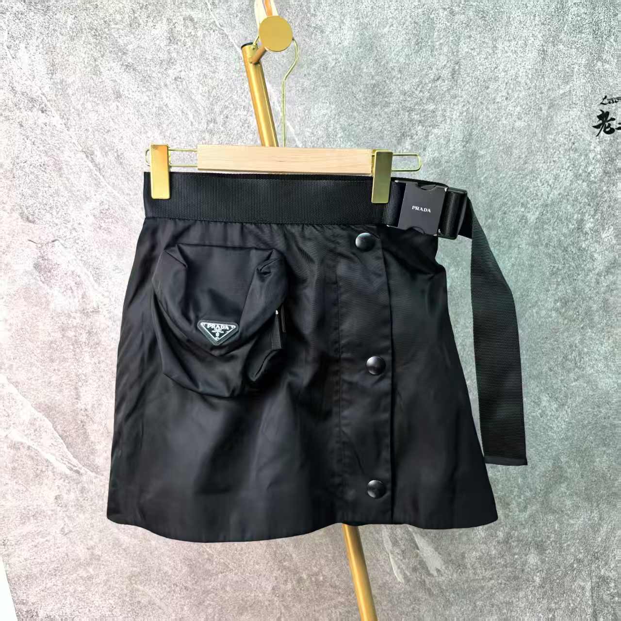 95新 Prada/普拉达 海囤K/普拉达/裙子/38码/da157807时尚半身裙