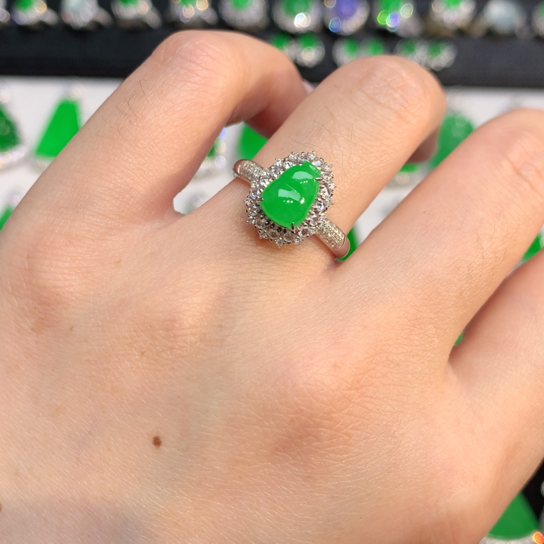 翡翠18K金镶嵌戒指