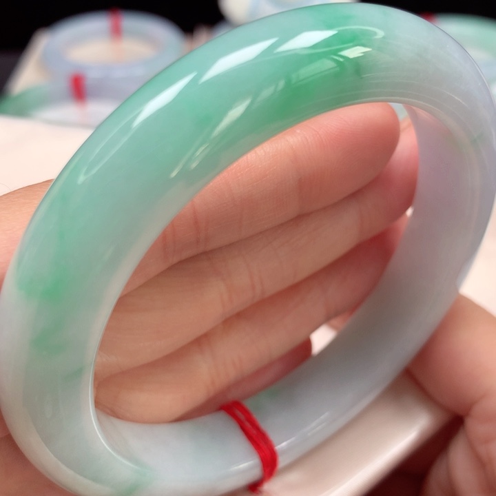 翡翠手镯未镶嵌冰胶阳绿飘花7号