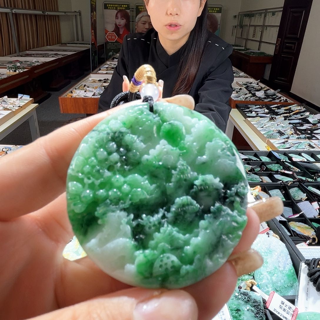 翡翠未镶嵌颈饰一