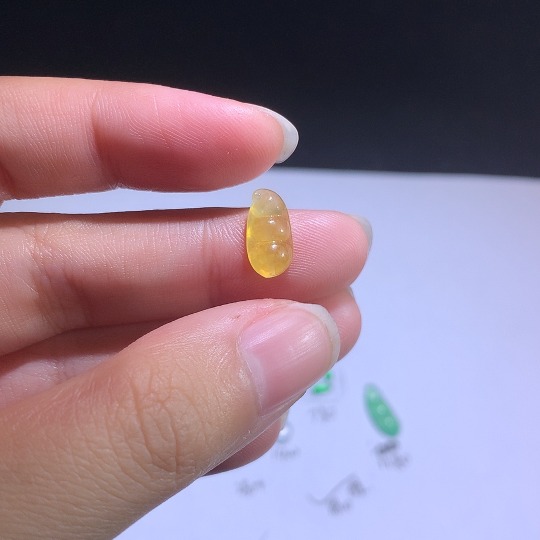 翡翠未镶嵌挂件翡翠黄豆子