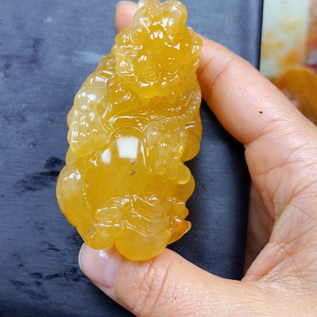 石英质玉（黄龙玉）颈饰未镶嵌