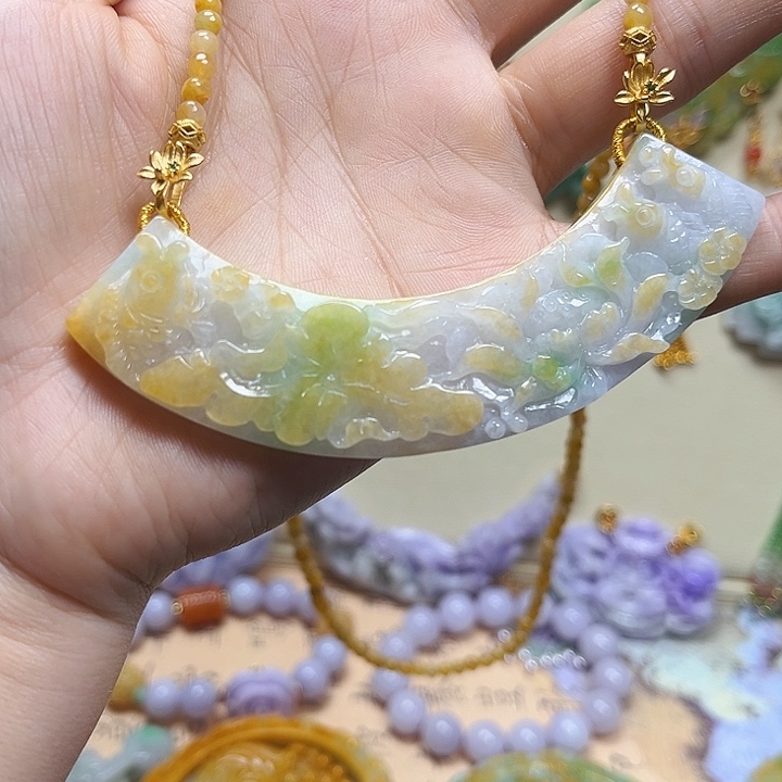 翡翠颈饰未镶嵌天然翡翠