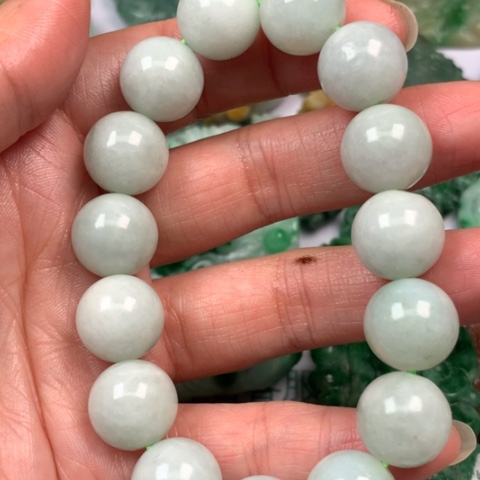 翡翠颈饰未镶嵌翡翠