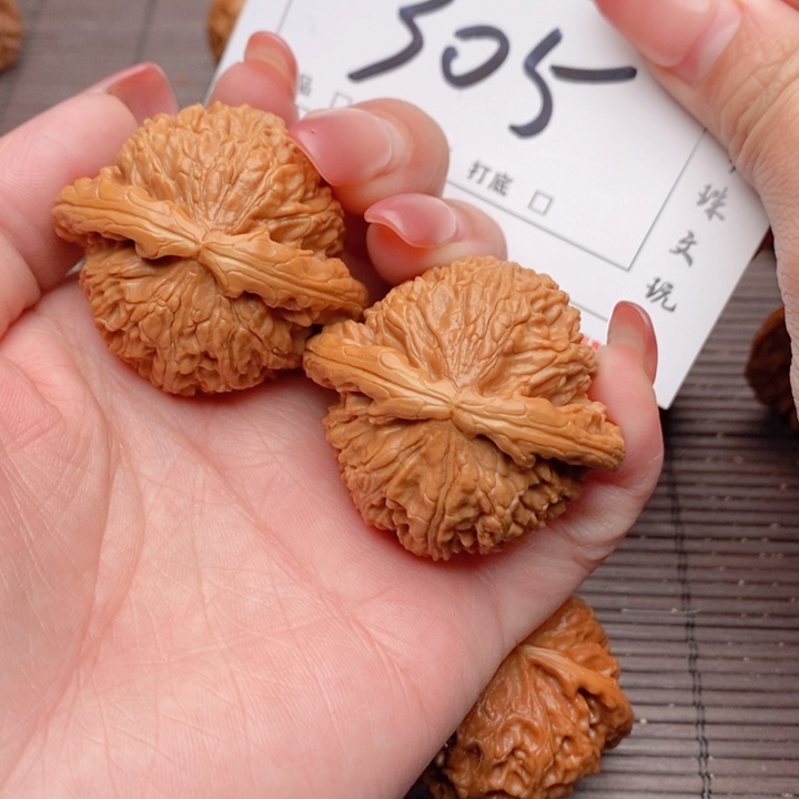 文玩核桃吊坠41白狮子305