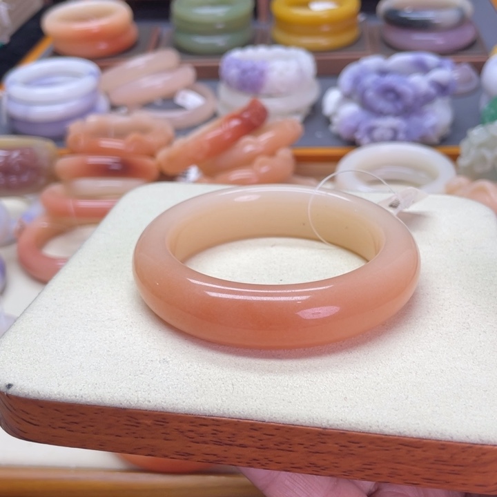 未镶嵌石英岩玉珠宝奇石莉**工