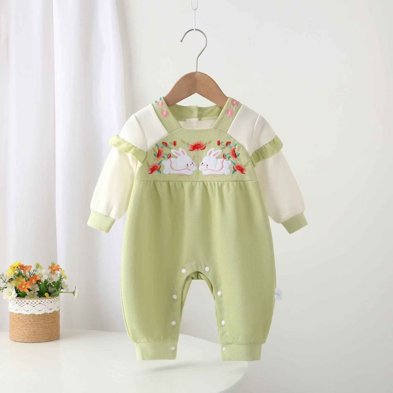 婴儿公主衣服宝宝春秋周岁哈衣新生儿满月百天汉服连体衣外出爬服