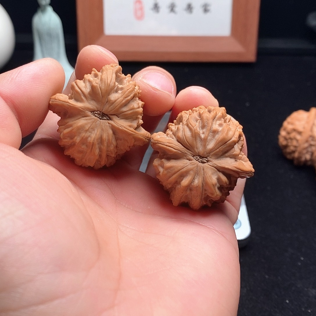 文玩核桃吊坠马老四38