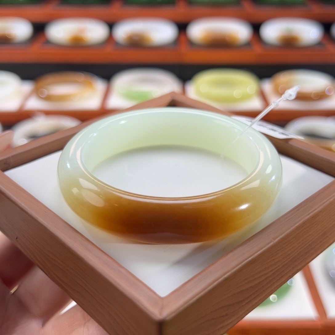 和田玉（糖玉）手镯未镶嵌