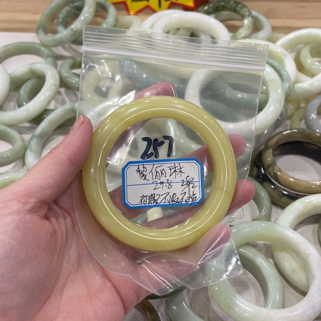 黎***琳蛇纹石玉未镶嵌手镯