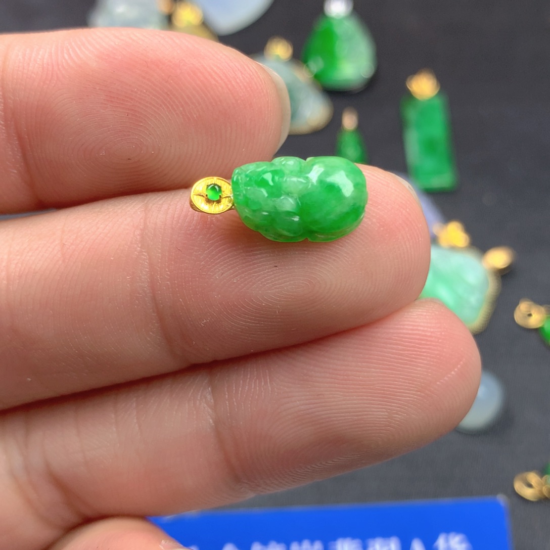 【闪购商品】颈饰18K金镶嵌翡翠做****张翡翠