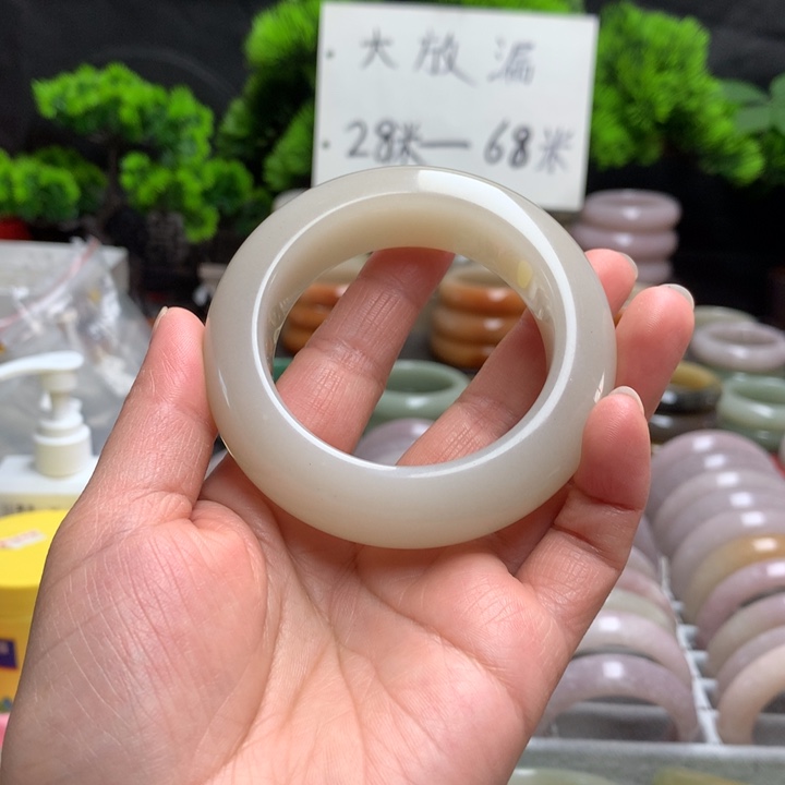 石英质玉（佘太翠）未镶嵌手镯53.3