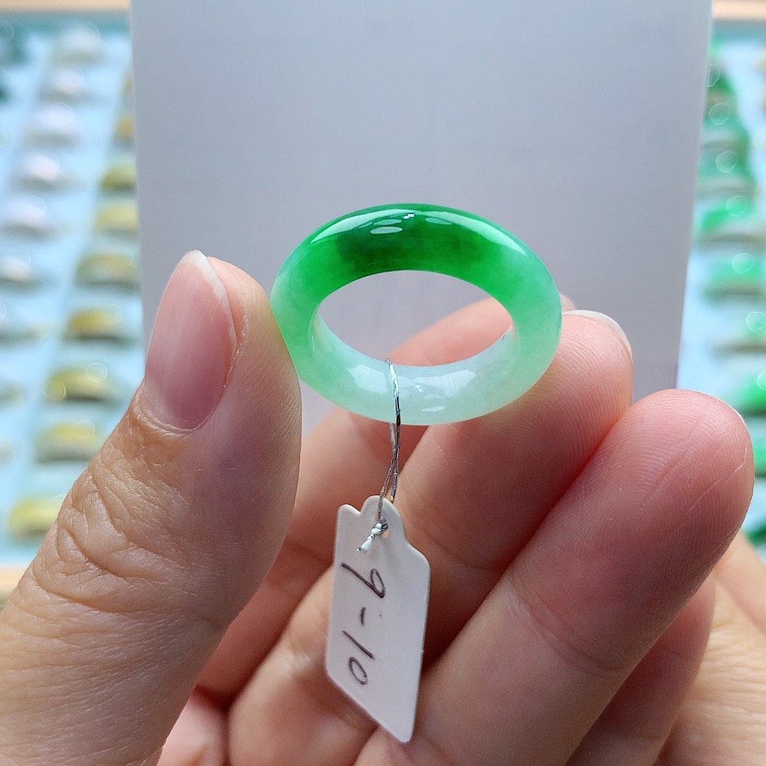 翡翠戒指未镶嵌?*圆10圈