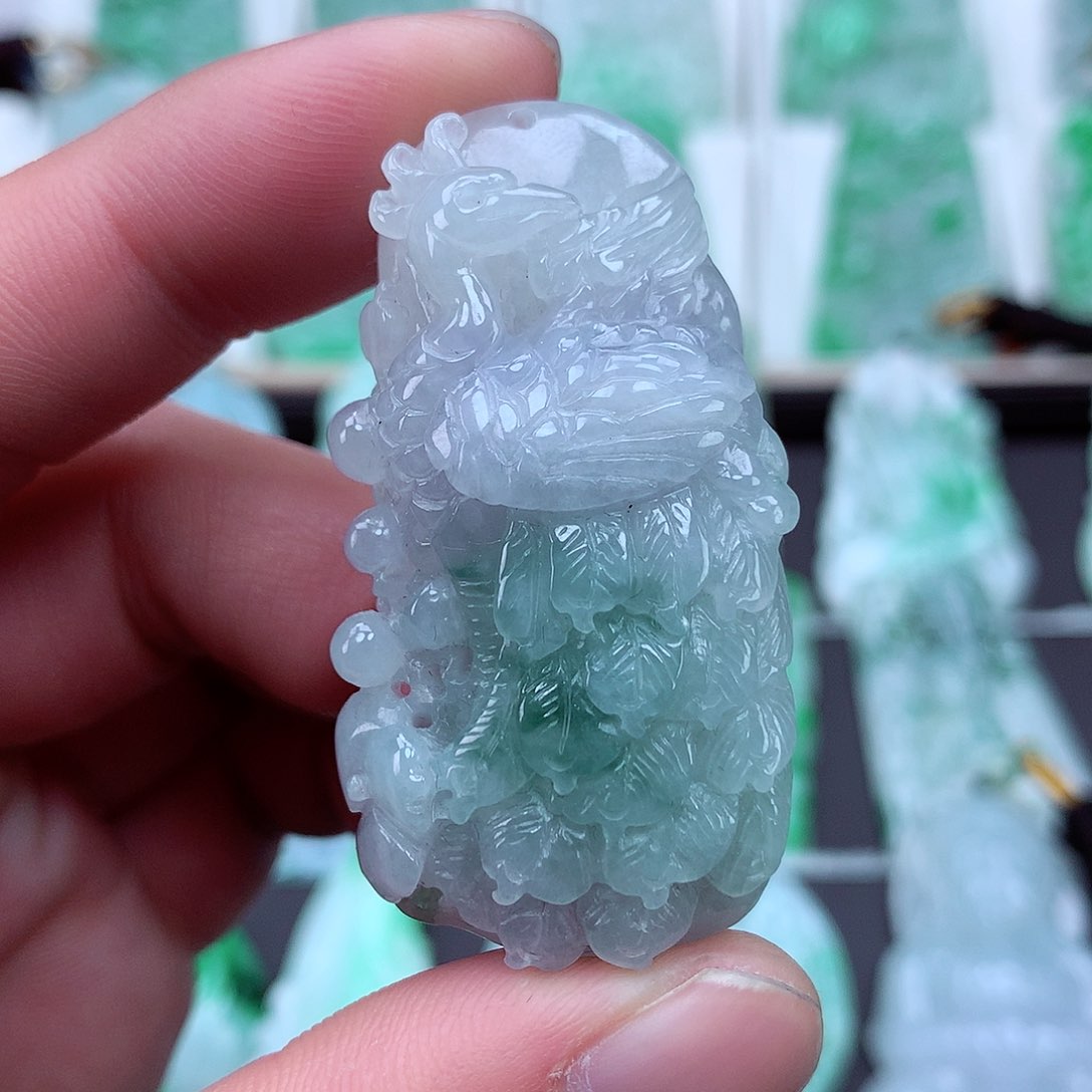 翡翠颈饰未镶嵌翡翠吊坠