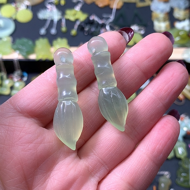 蛇纹石玉颈饰未镶嵌