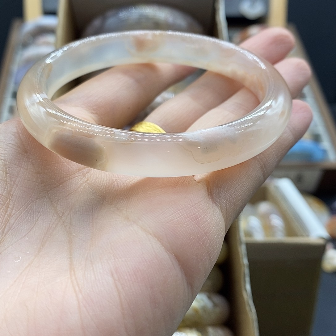 玛瑙/玉髓手镯未镶嵌鲸*?