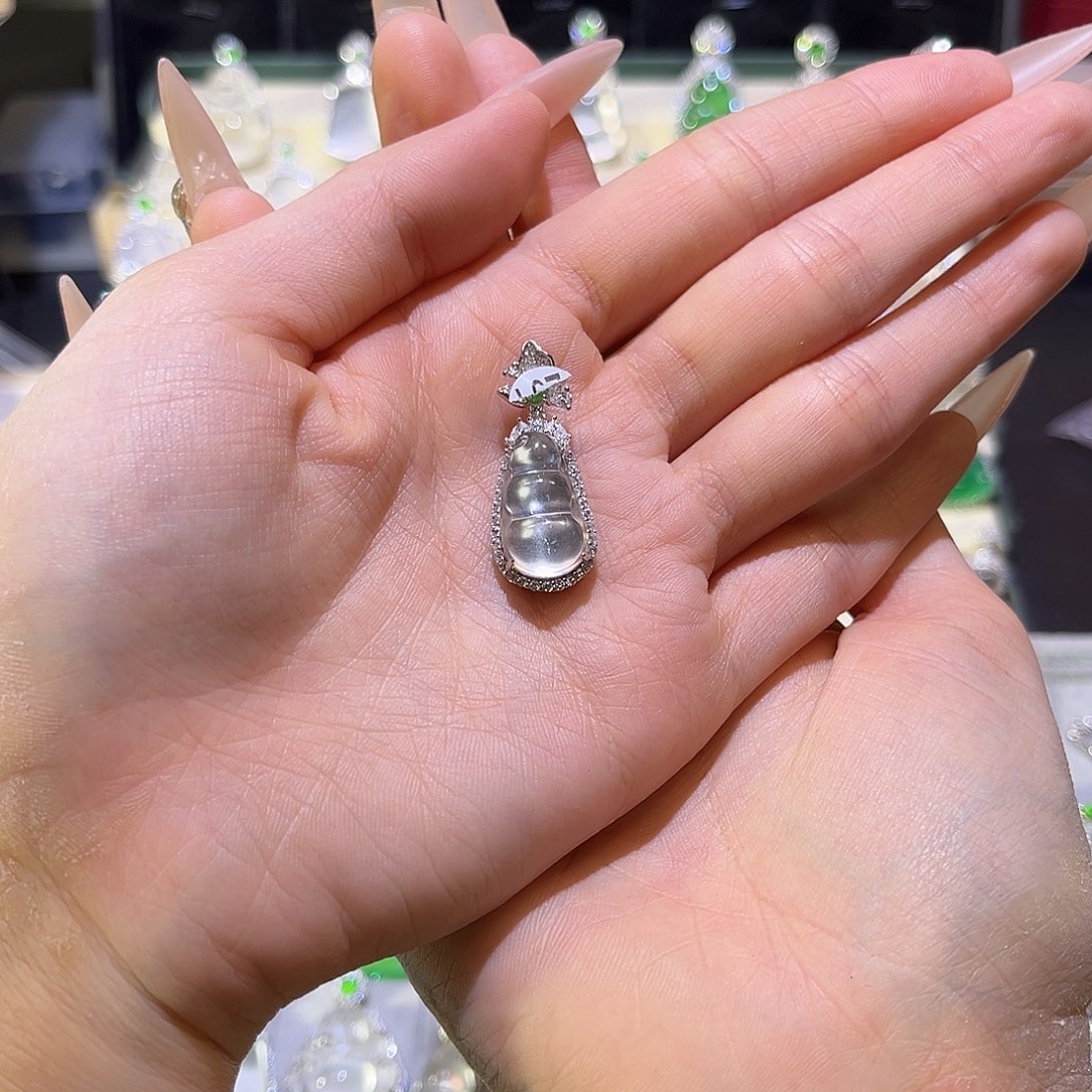 石英质玉颈饰银S925镶嵌冰***?