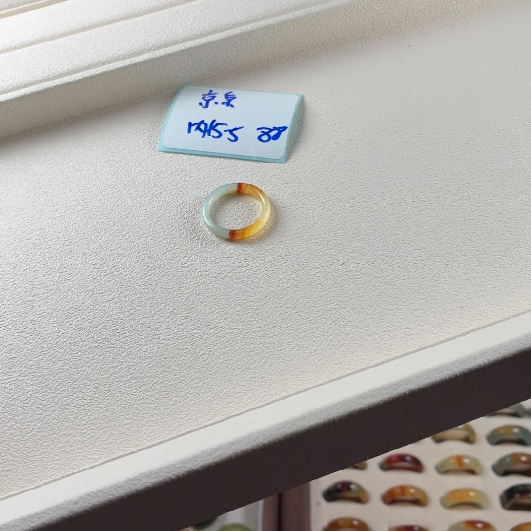 京****蛇纹石玉未镶嵌戒指