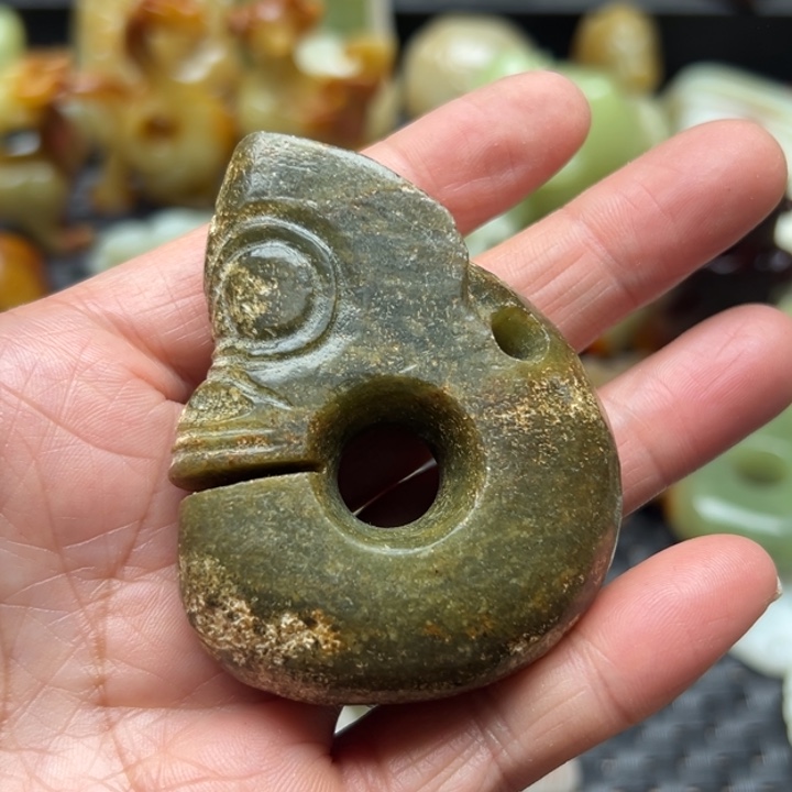 颈饰未镶嵌和田玉（糖玉）