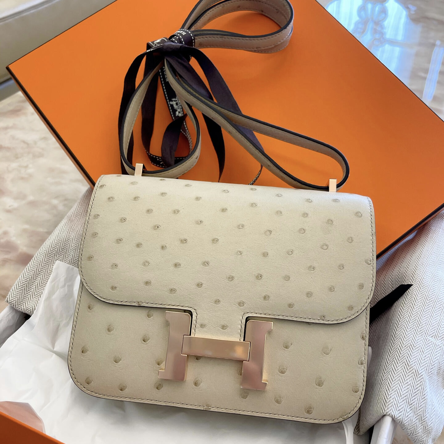 99新 Hermes/爱马仕 爱马仕康康19珍珠灰金鸵鸟B刻单肩包8478001