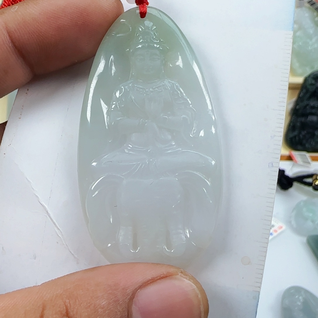 翡翠未镶嵌颈饰，
